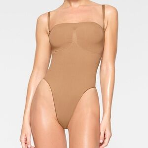 SKIMS SEAMLESS SCULPT STRAPLESS THONG BODYSUIT - NWOT